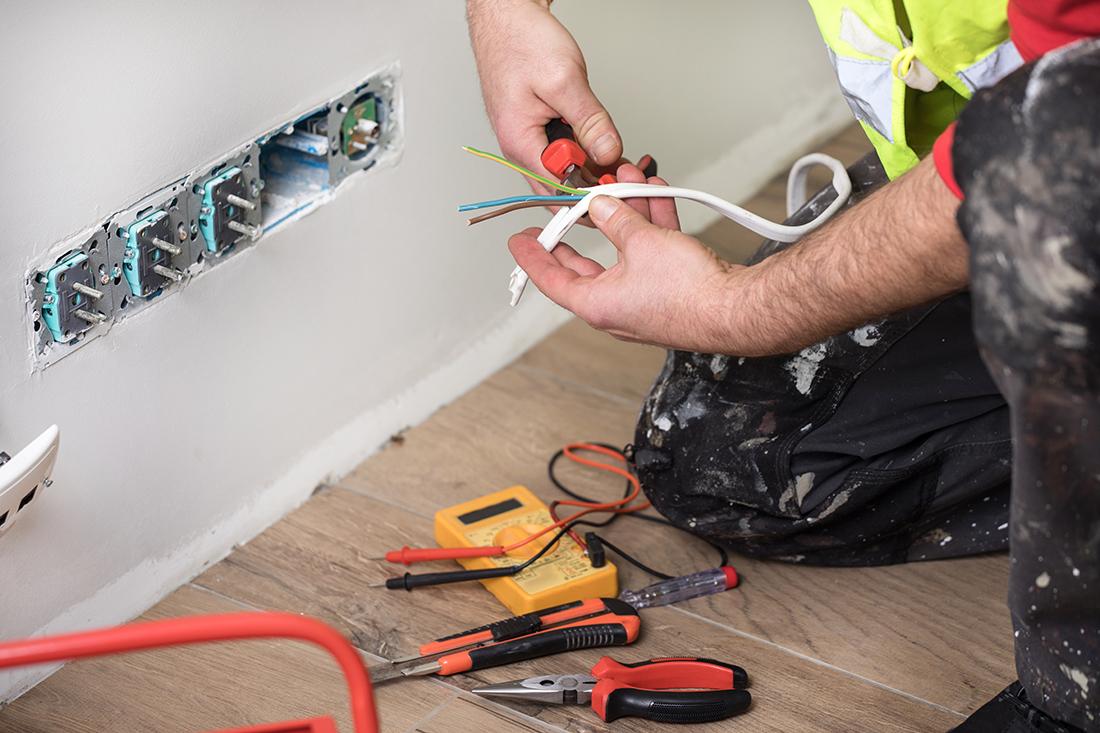 Read more about the article Why Should You Hire a Professional Electrician?