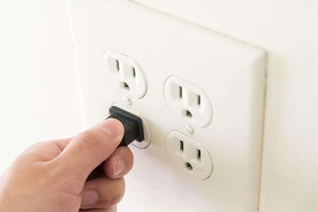 Read more about the article Knowing When It’s Time to Replace Your Electrical Outlets